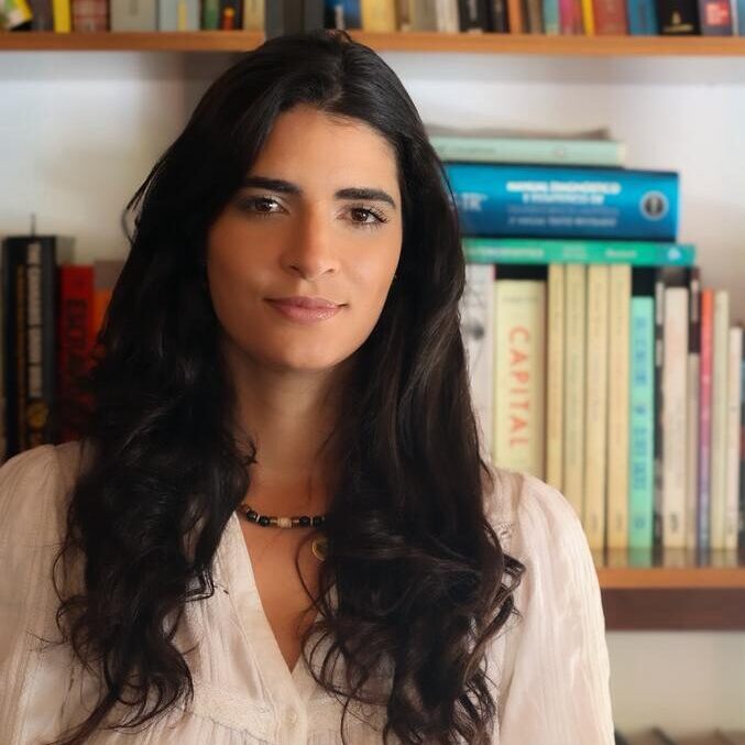 Dra Karla Moreira
